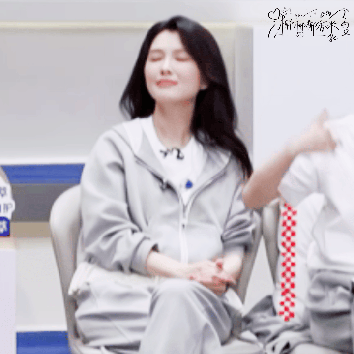 我看李小冉就徐洁儿这样 徐洁儿的全肯定模式简直是当代社交天花板！面对李小冉的唱跳