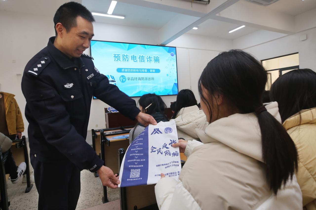 这周以来，你问孩子最多的一句话是不是“作业写完没”？
但我敢打赌，99%的家长，