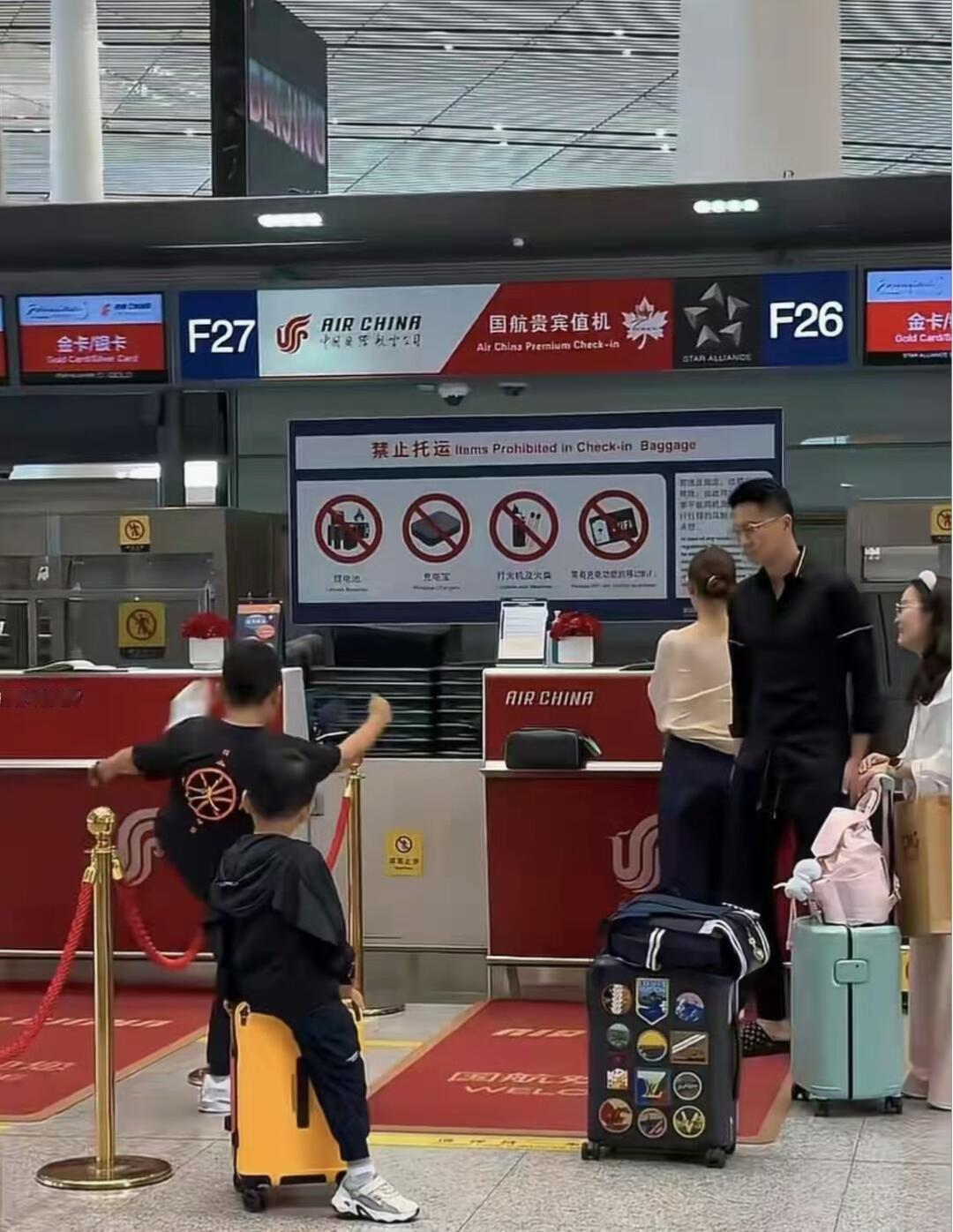 王雷、李小萌夫妻综合商业价值拆解
 
二人属于主旋律实力派+家庭口碑型夫妻，不靠