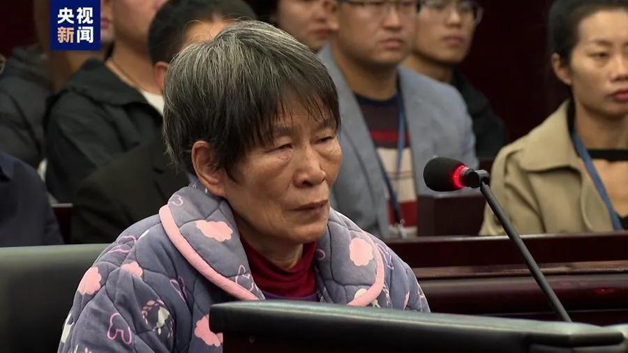 余华英拐卖儿童案重审宣判：死刑！庭审画面有以下几个问题值得我们思考：
1.死刑已