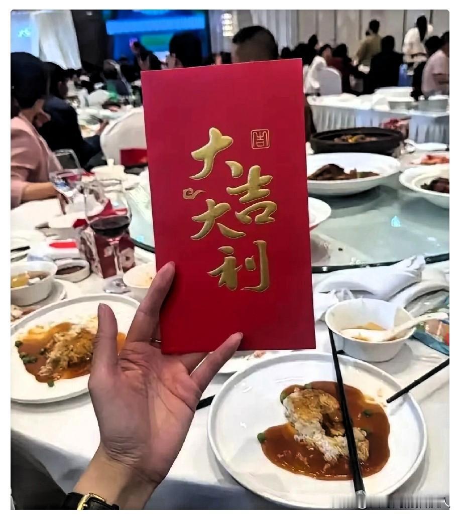 简约不简单，这才是婚礼该有的样子！
昨天五一在无锡参加了一场婚礼，简单到让我怀疑