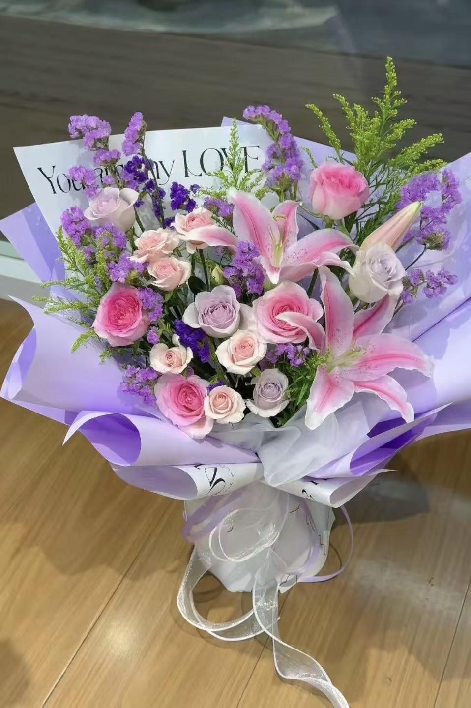 薰衣草紫高级花束｜百合与玫瑰撞出独一份的浪漫紫色花束 花艺日常 生活仪式感vlo