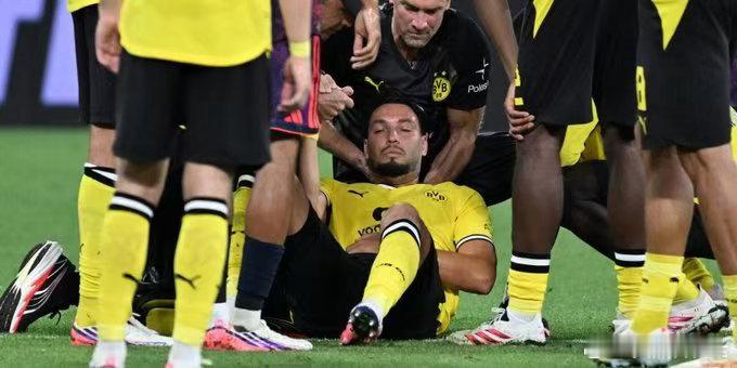 多特蒙德黄黑普鲁士 💛🖤悲报😭拉米· 本塞拜尼在超级杯对阵拜仁的比赛后不得