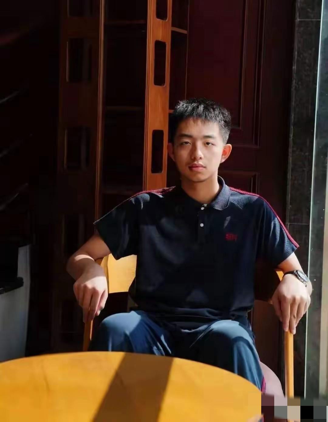 “这孩子火了！”浙江温州，乐清一名男生高考数学考了150分满分，学校老师透露，他