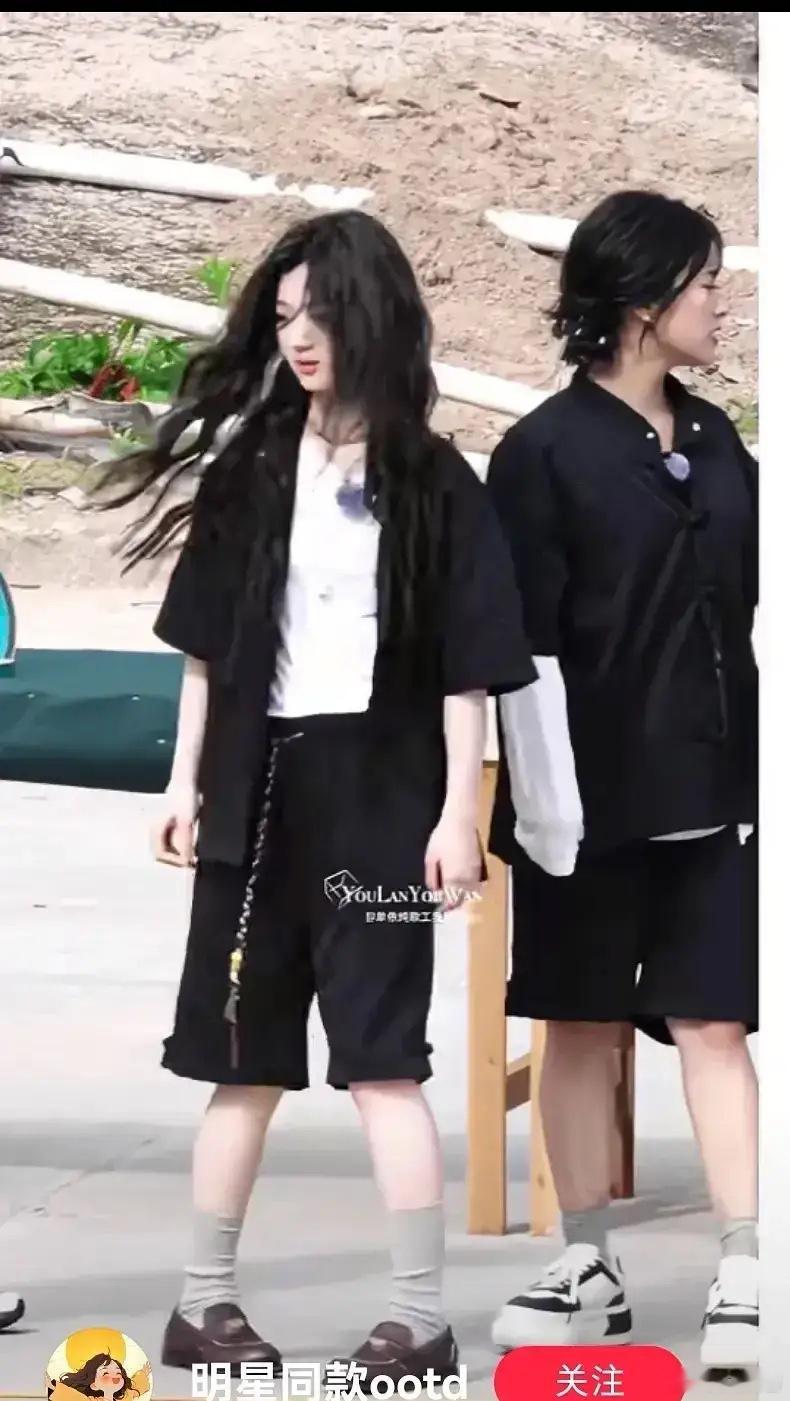 单依纯居然和沈月一样高，一直以为她一米七[允悲] ​​​