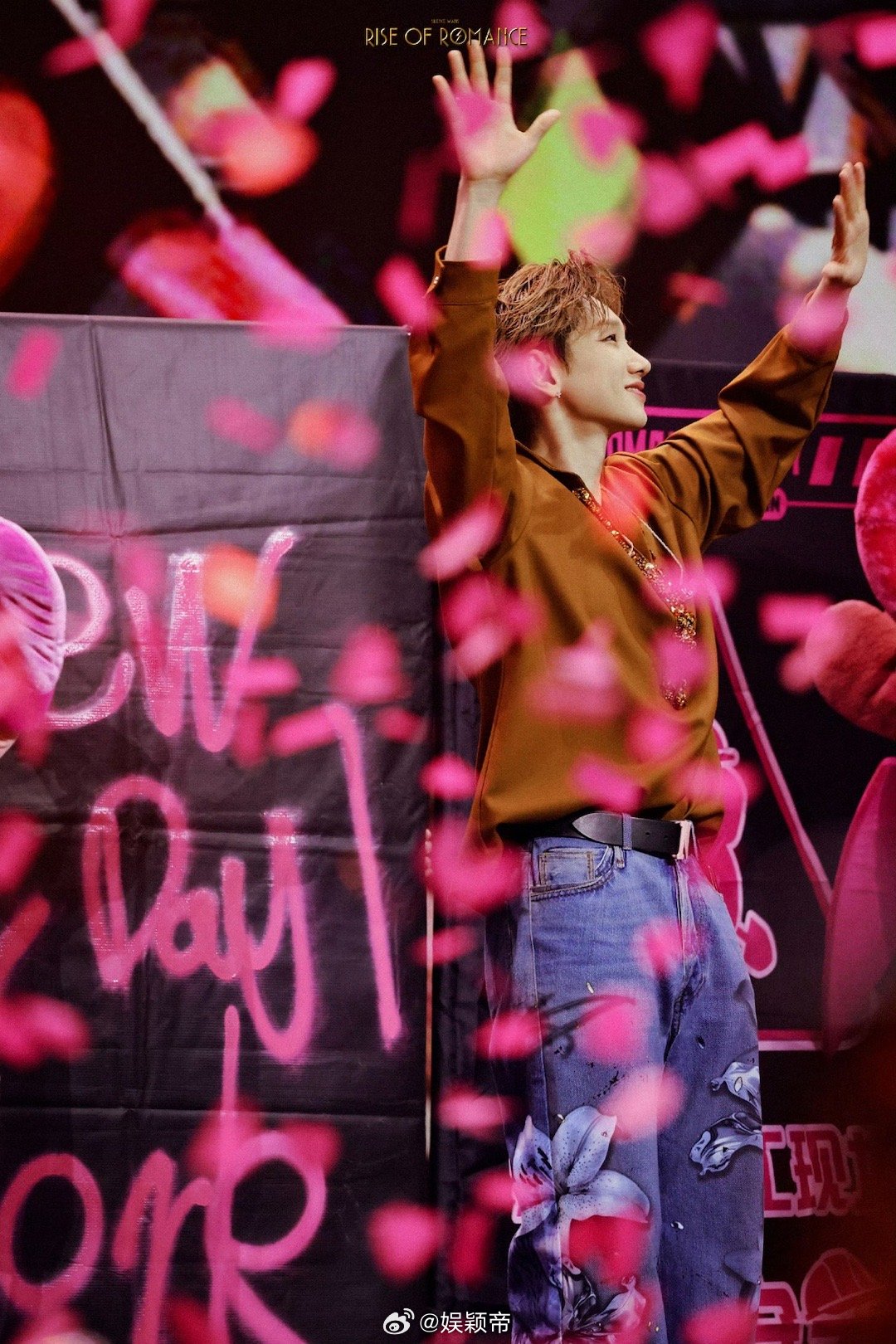 汪苏泷说音乐没有时差“还在巨大的时差里，但谢谢所有人。”汪苏泷这句话说完，我突然