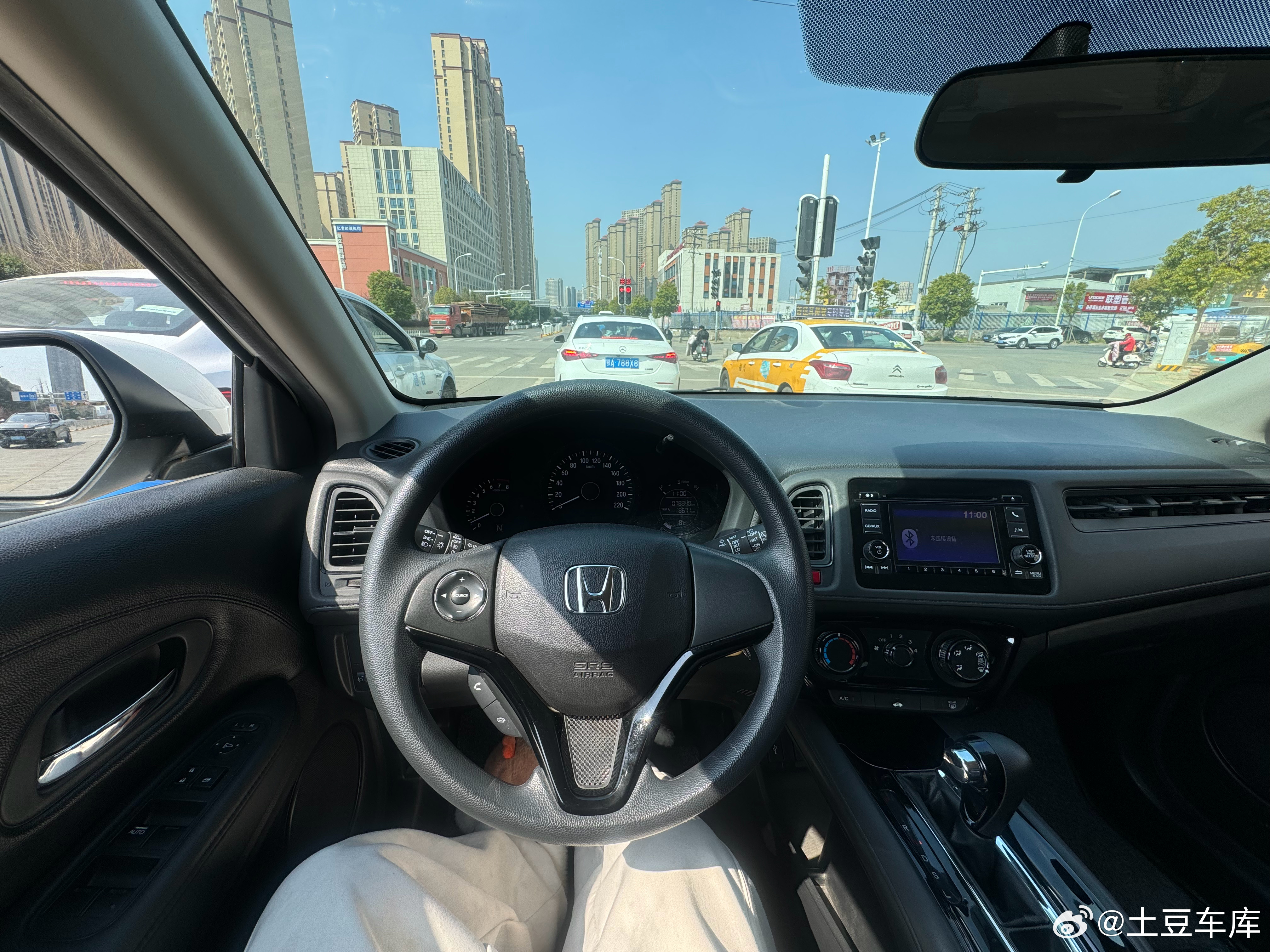 一早出门收台代步车 2017年 本田缤智 自动档 7.8万公里 白外黑内 车很漂