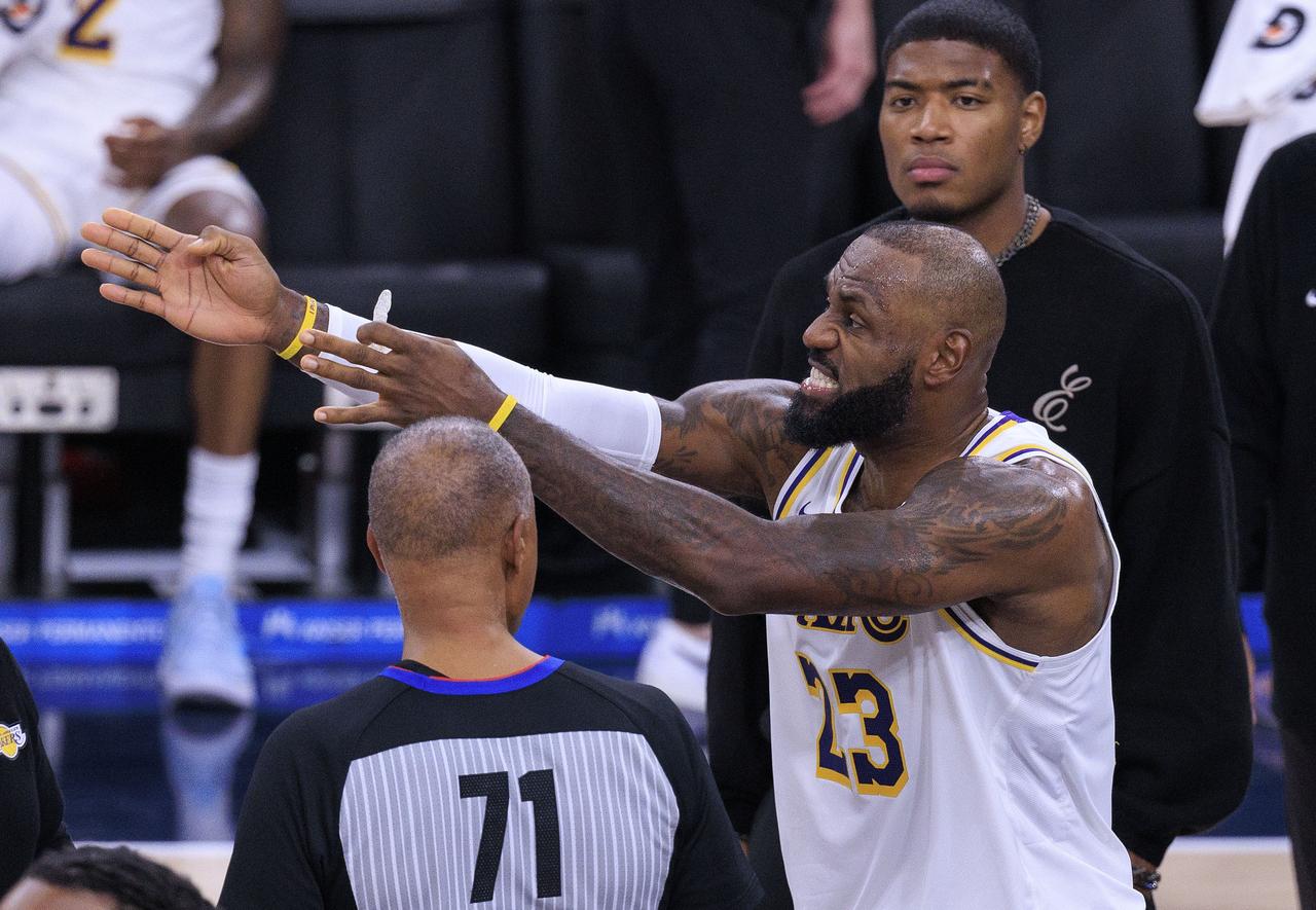 当年的中锋德怀特·霍华德现在虽然已经告别了NBA，但是他在一档节目当中也谈到了自