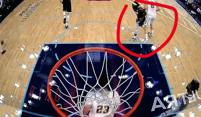 火药味十足！多尔特绊倒约基奇二级恶意被驱逐，杰林和约基奇各吃一T今天NBA常规赛