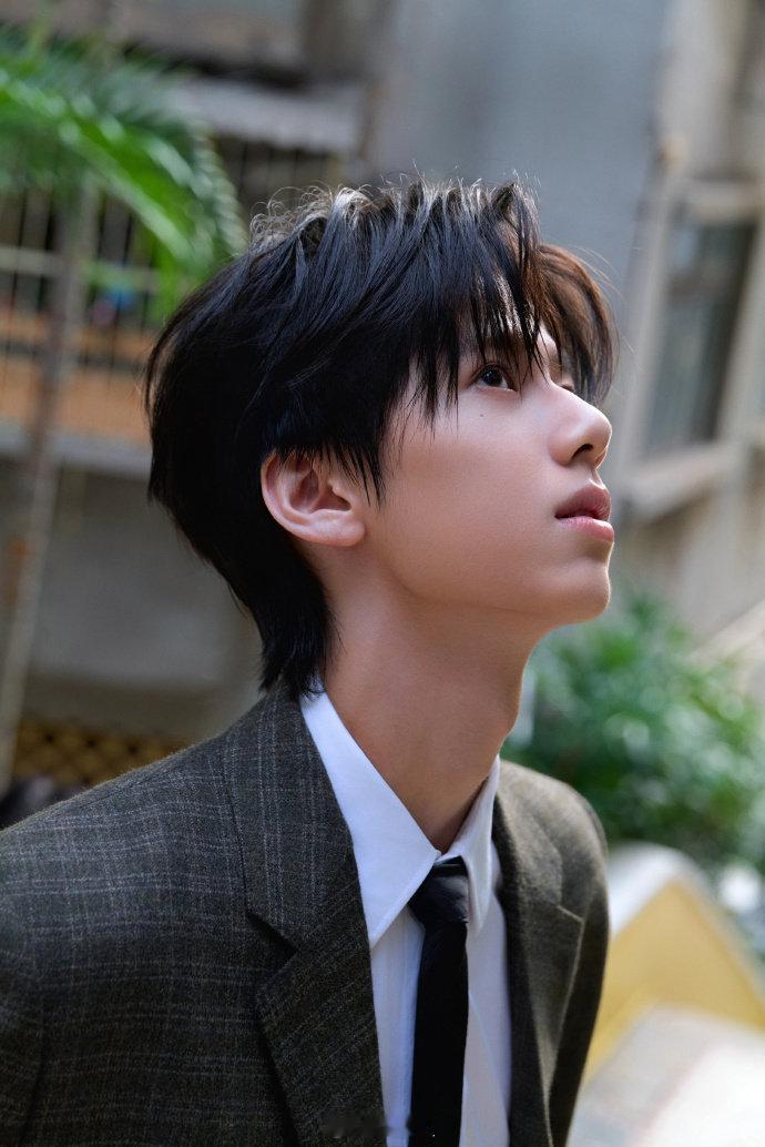 林子烨真的长开了 林子烨尖叫之夜出图质量非粉看了都会心动！真的长开了！弟弟你就这