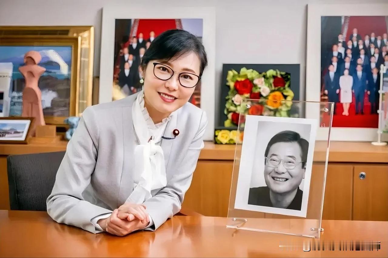 加藤鲇子，前日中友好协会会长加藤紘一的三女儿，现日本自民党众议院议员、日中友好议