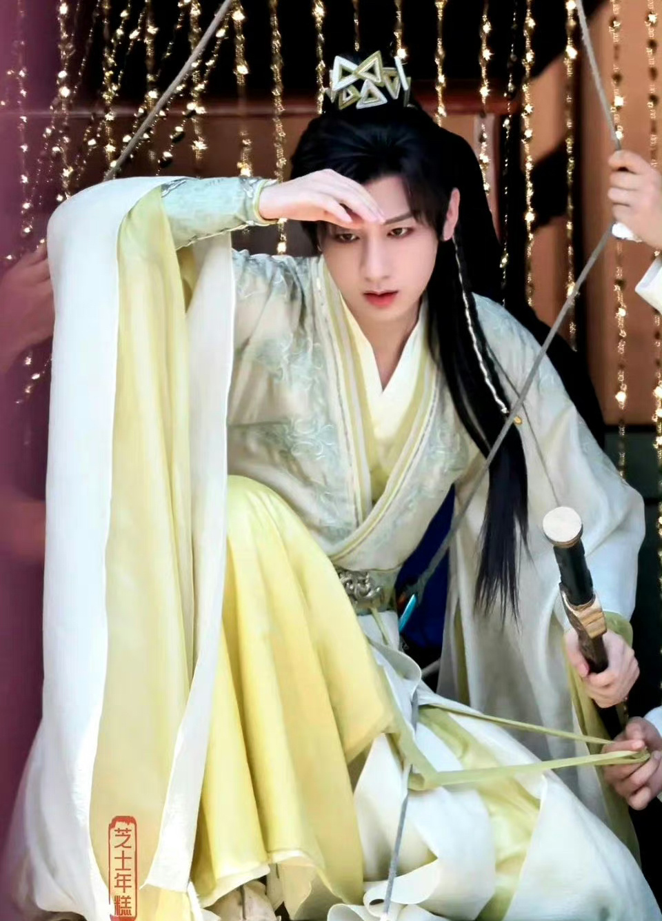 成毅这造型加上这动作真的是有一种小娇妻的感觉了 ​​​