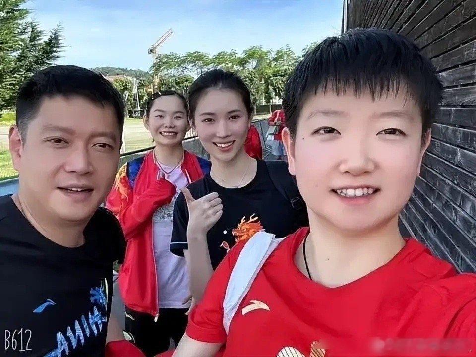 陪练都跑光了，国乒这次真被‘偷家’了？国乒训练馆出了件怪事，孙颖莎平时对练的几个