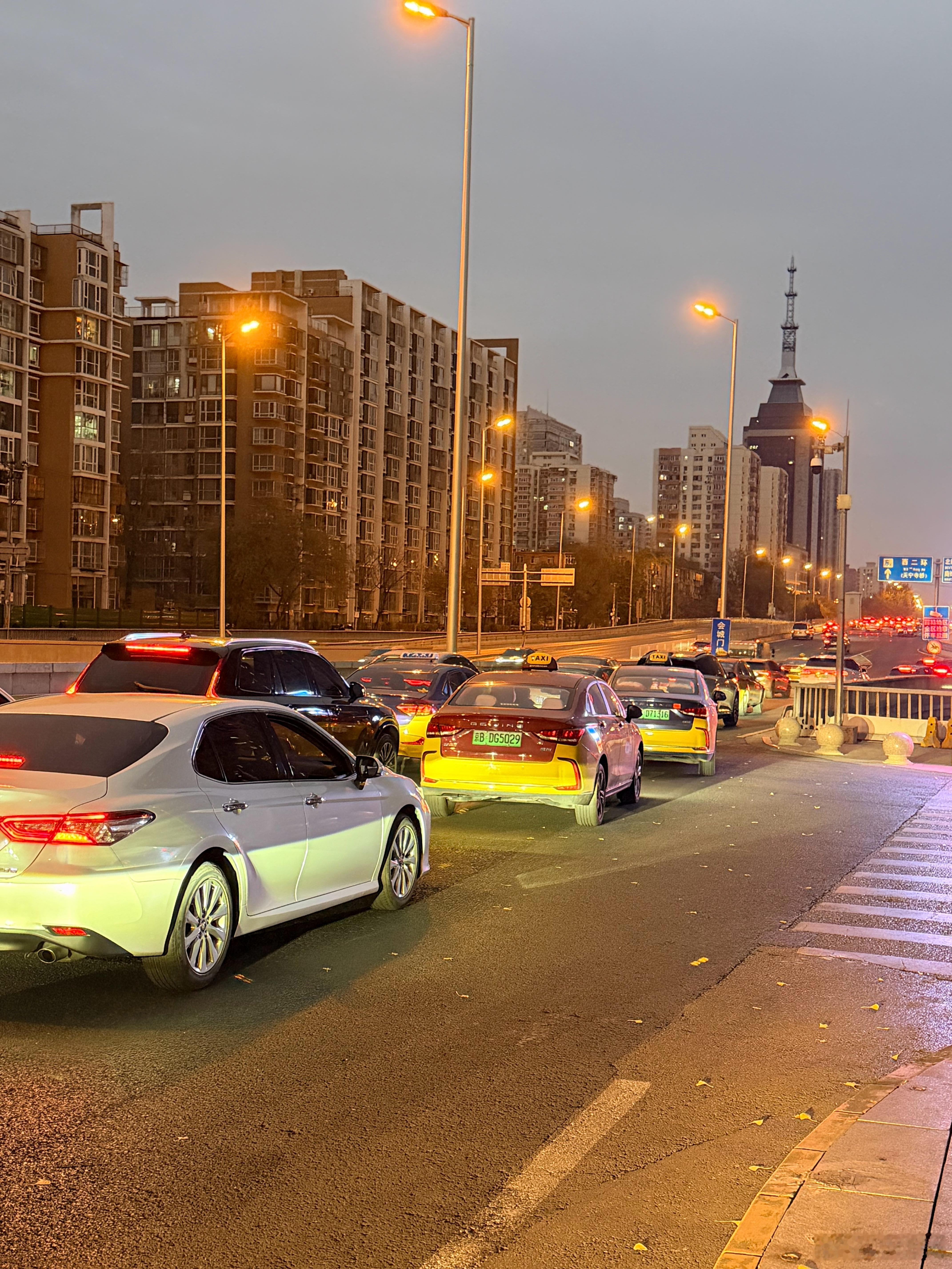 为什么短剧会成为流行趋势？清晨地铁上的10分钟、睡前被窝里的5分钟、午休间隙的碎