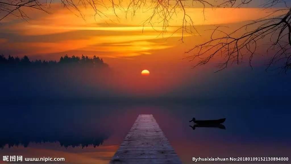 塞鸿秋·别黄昏
梦中共你回尘寰，
醒时又被斜阳散。
微云染作黄昏淡，
晚花雨后容