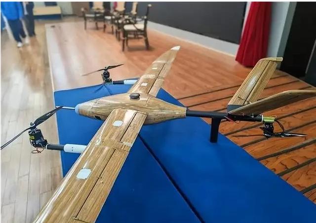 美国正在全球东凑西拼调弹药，中国这边用一根竹子造出了无人机，重量压到碳纤维的五分