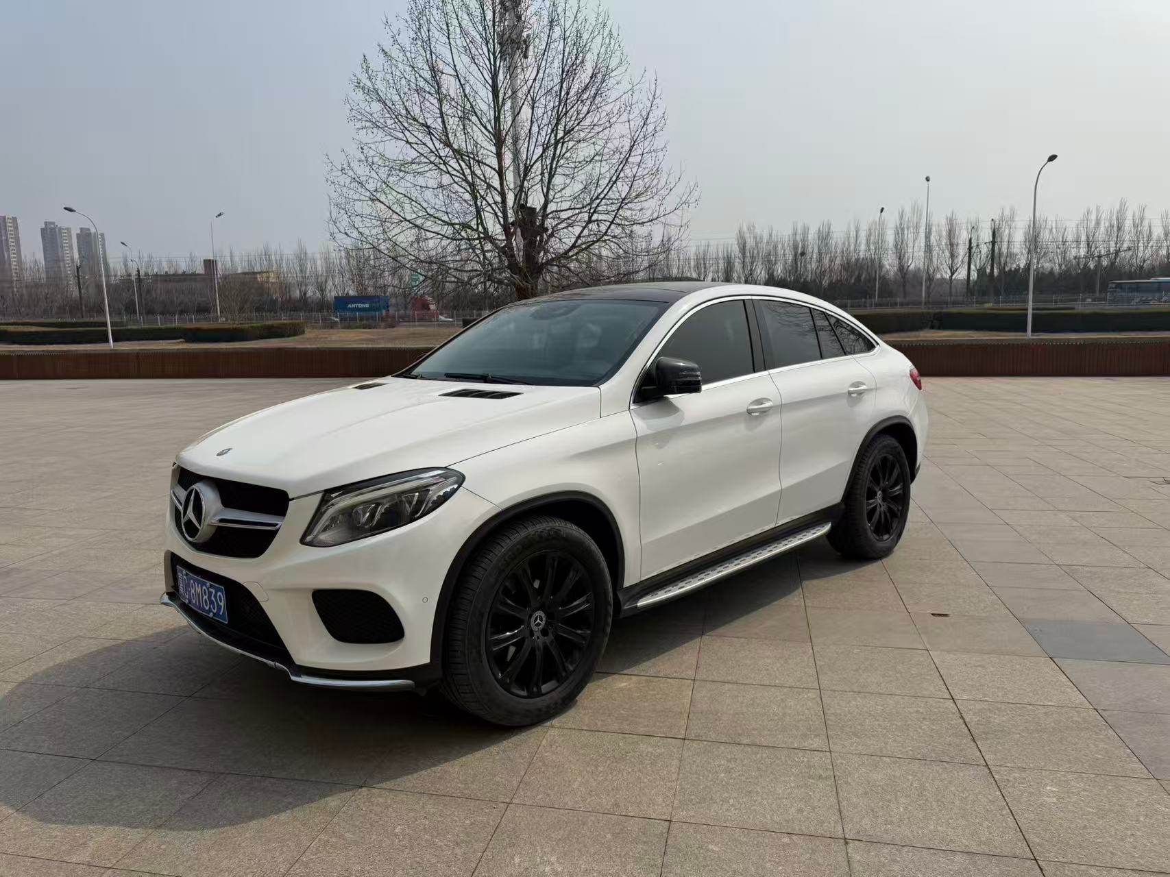 小哥们 12 万买的奔驰 GLE我都觉得，有点夸张了 大连