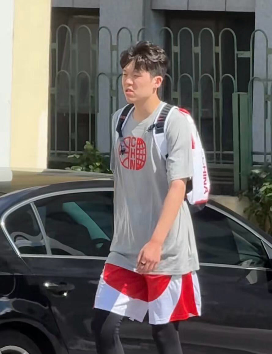 中国男篮将开启热身赛及世预赛备战 全新阵容热身赛对阵塞尔维亚劲旅，4分险胜！王俊