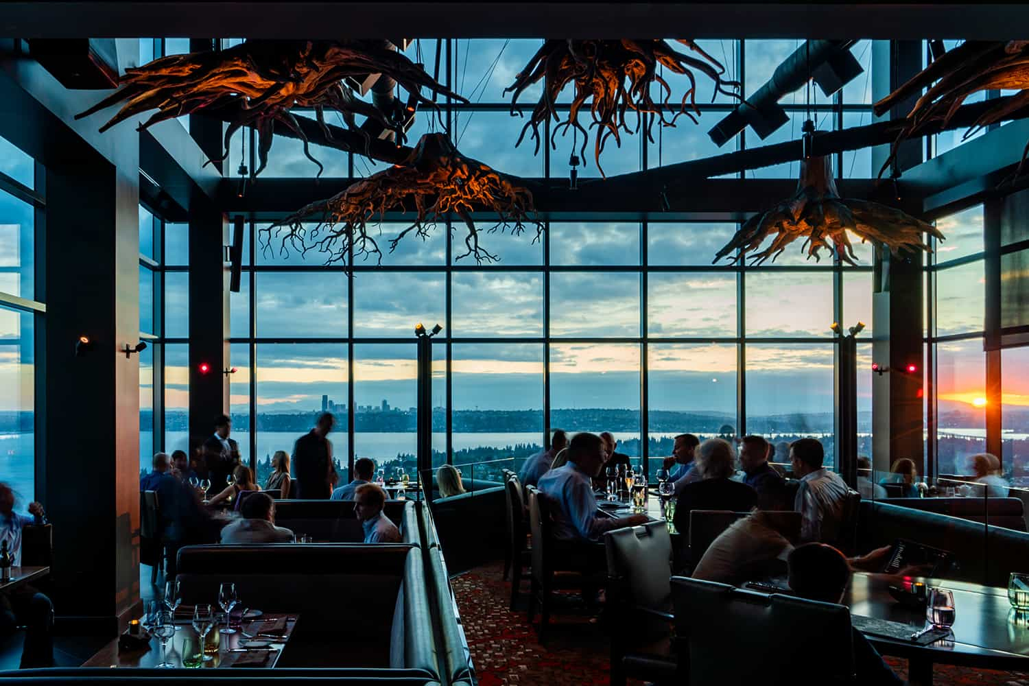 今天朋友提议给我们送行，先去她家跟我们喜欢的狗子告别，两个人抱着狗子开心了半天。