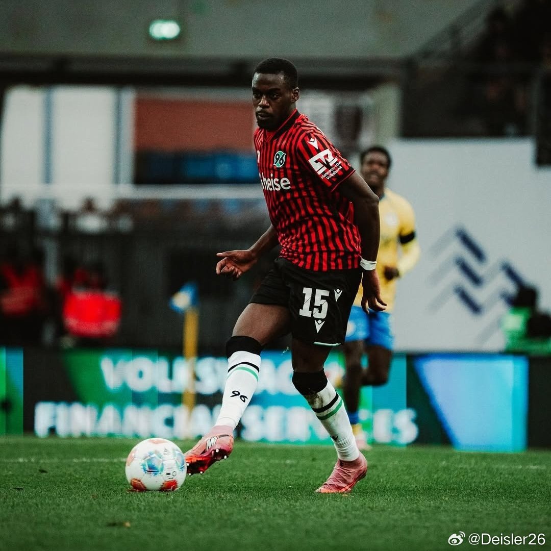 🚨隨著諾埃爾·阿塞科·恩基利確定回歸拜仁，肯尼特·艾希霍恩轉會拜仁慕尼黑的可能