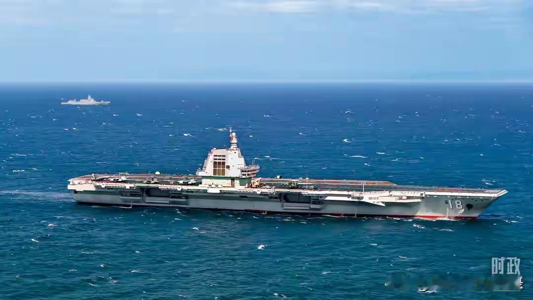 2025年11月，海军福建舰开展入列后首次海上实兵训练。