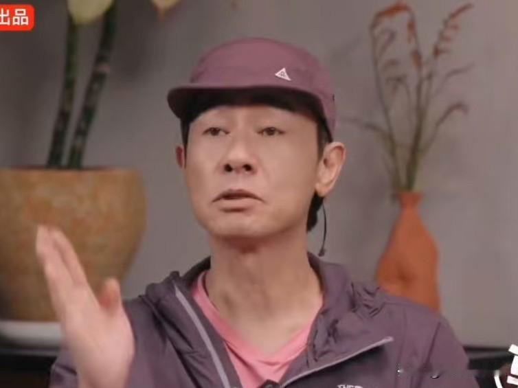 59岁陈小春
我怀疑过他是为了赚钱
也怀疑过他是为了公司
只是没想到他和普通人一