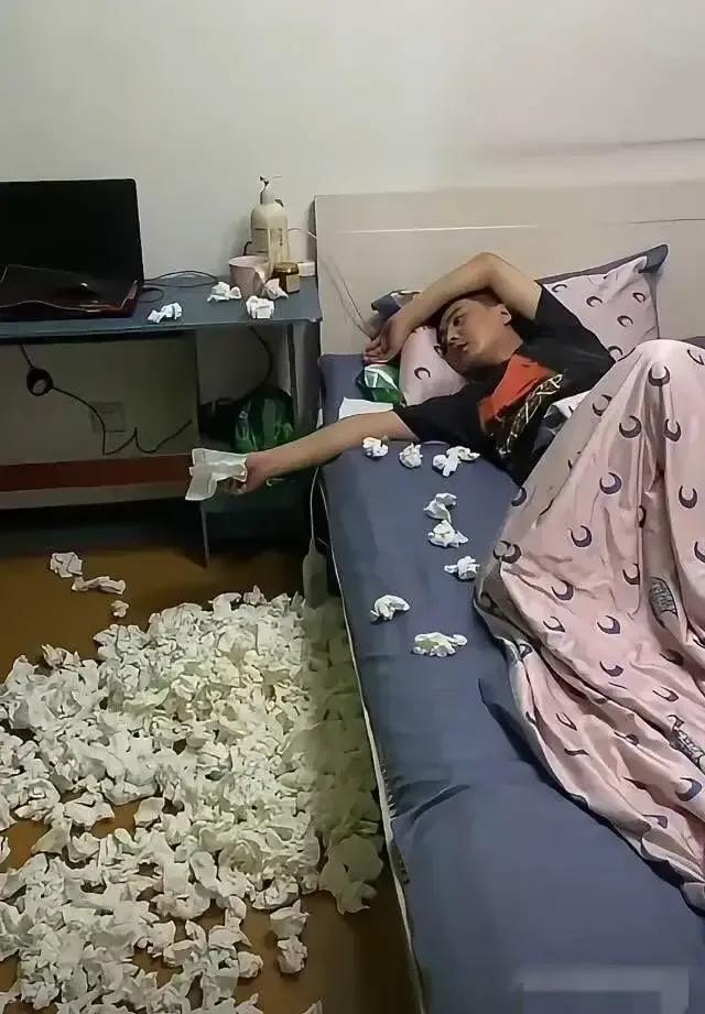 兄弟失恋了，一上午屋里成这样了，该怎么劝他好呢