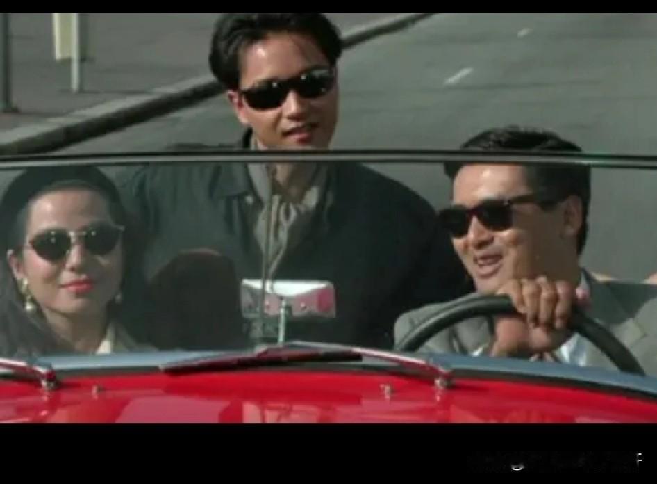 最近大家热议的是南博的事

忽然想起周润发和张国荣钟楚红联手演的《纵横四海》
