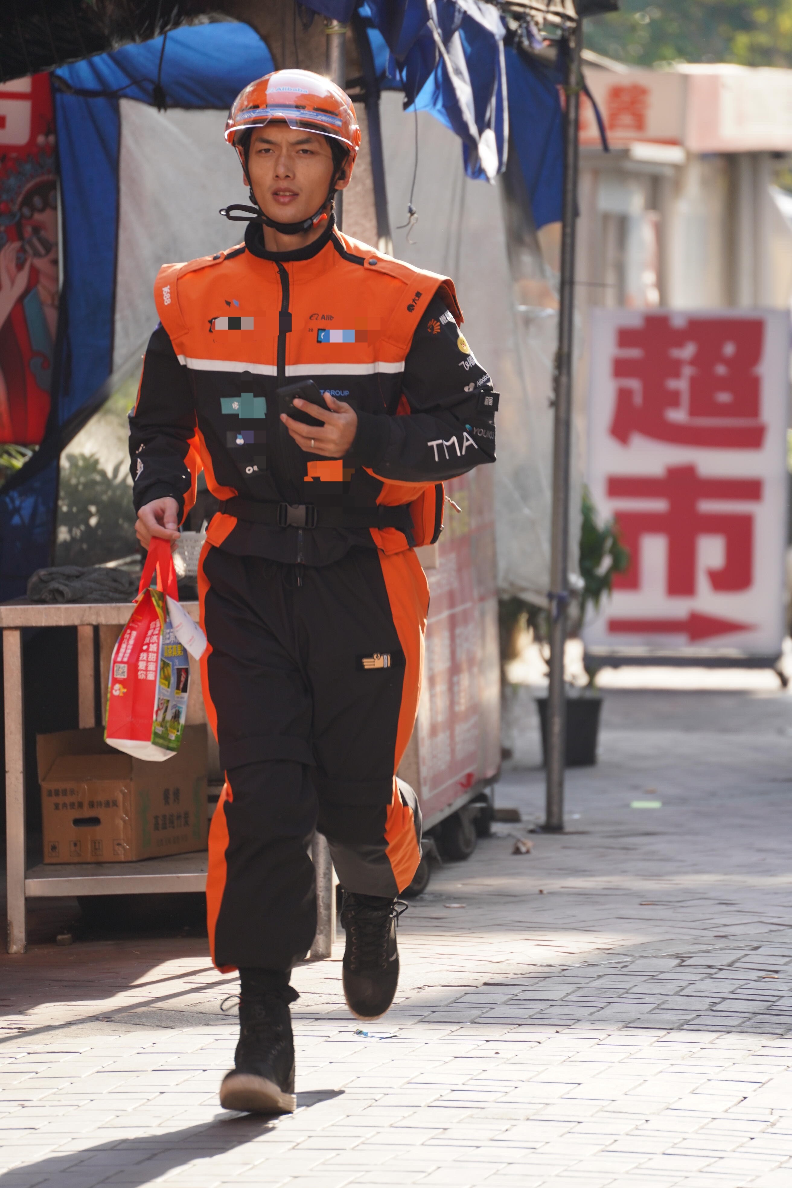 上海安福路惊现金币骑手上海街头惊现财神骑手送金币上海安福路又整大活！马年新春，「