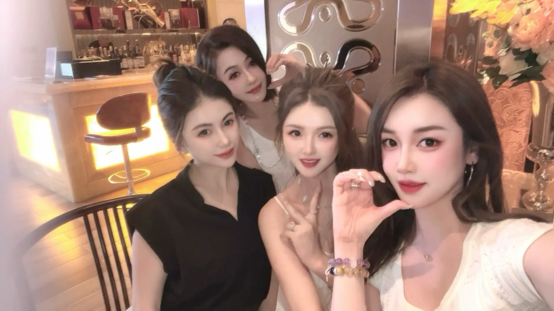 今天的笑声特别甜～🩵