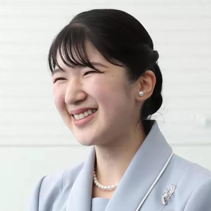 现任倭王之女，人气最高的继承人，将来大概率会成为女倭王。这并不稀奇，历史上已经有