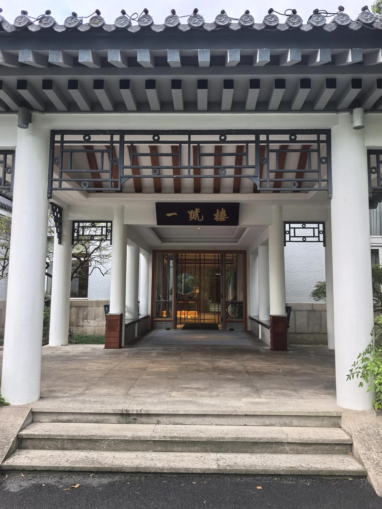西湖国宾馆（刘庄）毛主席历史足迹盘点
        这次来杭州旅游，住在西湖国