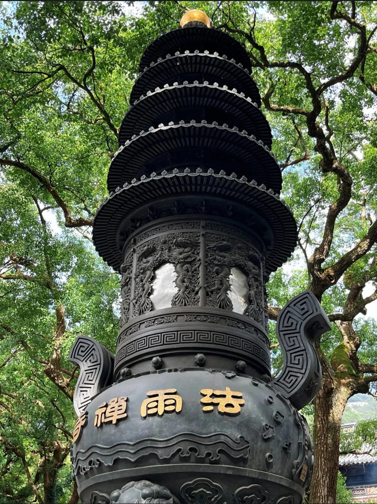 两个日本间谍在普陀山当了整整一年和尚，白天抄经，晚上绘制炮台、驻军、航道等情报。