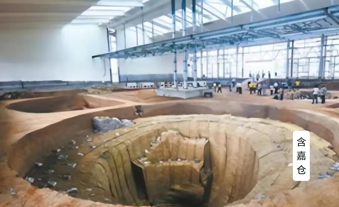 1971年，当考古人员打开沉睡1300多年的“天下第一粮仓”时，里面竟是满满一整