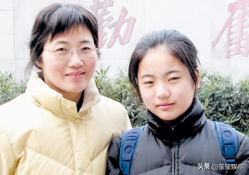 蒋方舟只是她妈妈圆梦的傀儡。妈妈写作失败，不反思自己，只觉得不会讨好大众、不懂炒