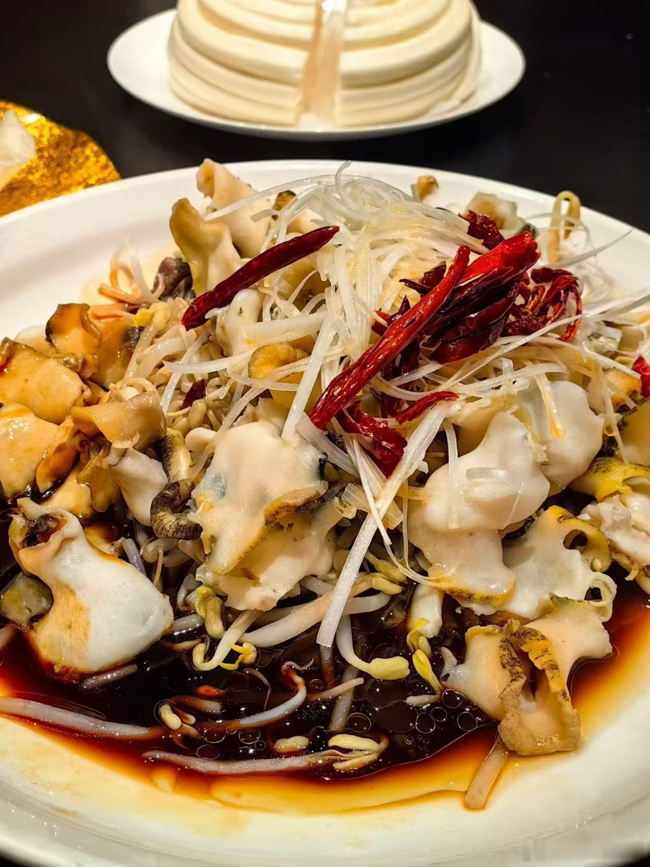 工作的伙伴们碰头，吃喝不愁🥢 ​​​