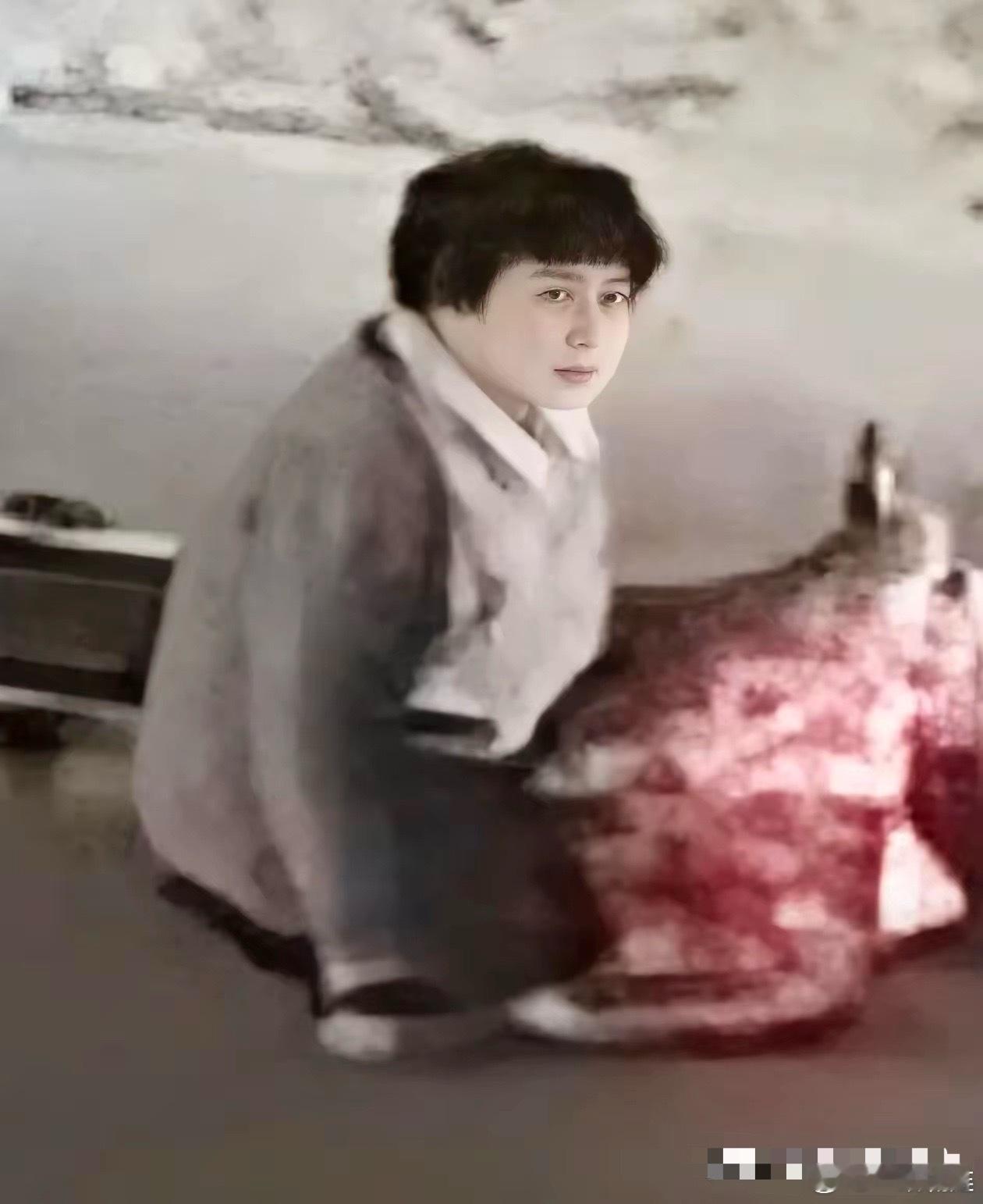 坐在地上一直不起来的杨大妈，看到儿子儿媳欺负别人的那一幕，心里是不是可骄傲了，觉