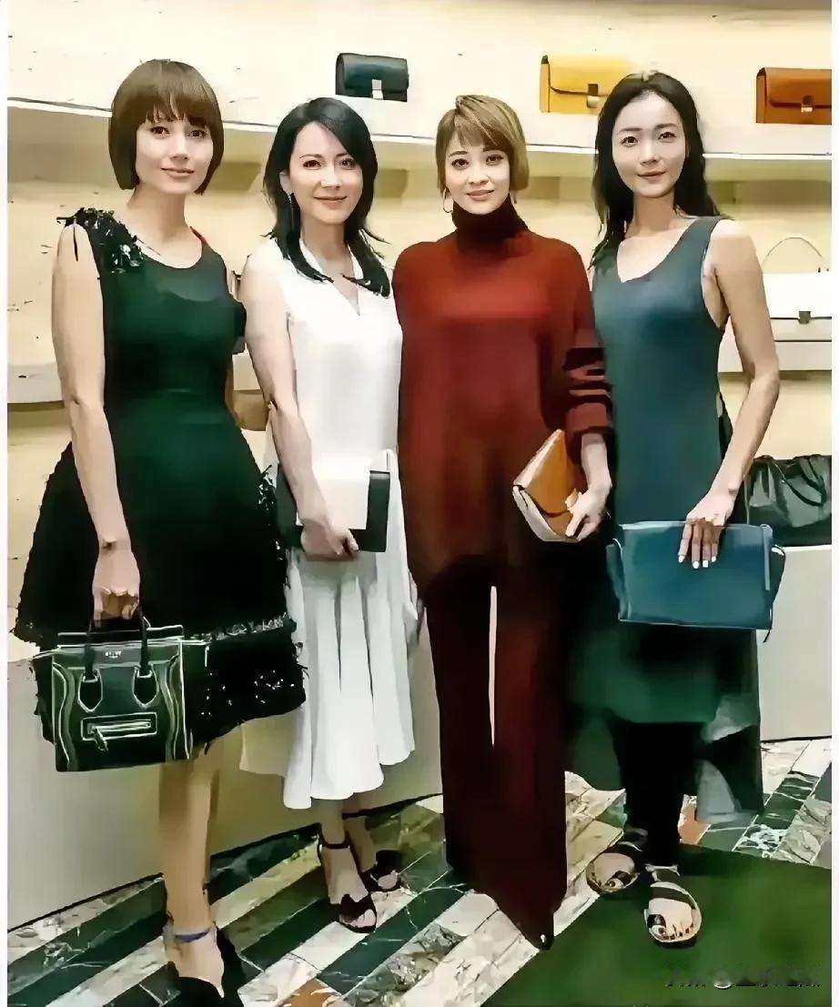 4位同框极其亮眼，袁泉气质高雅，俞飞鸿冷傲霸气，梅婷温婉尔雅，右边这位美女是谁呢
