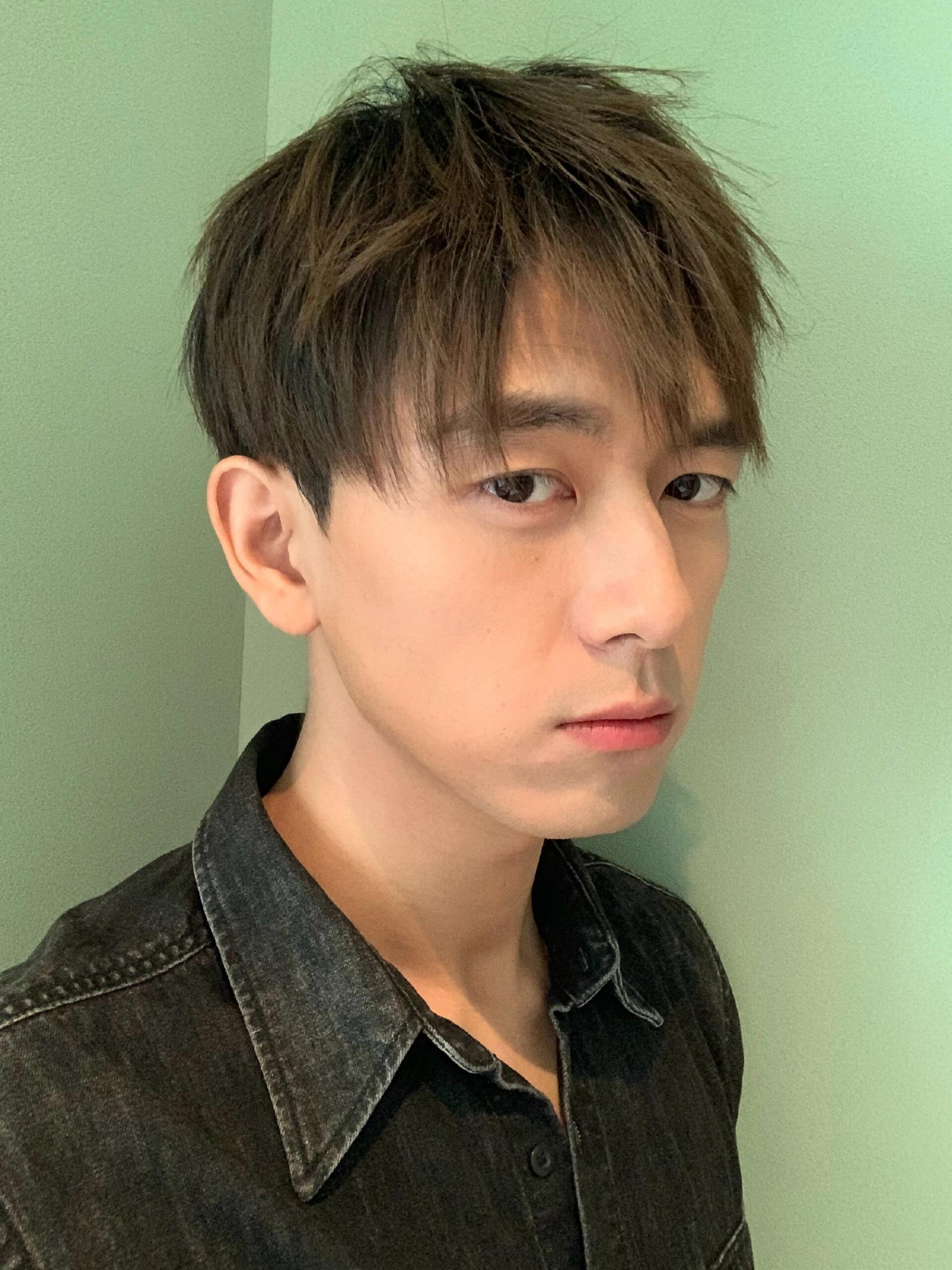 李现阿信Tim这都联动上了李现阿信Tim梦幻联动 明明在看Tim钻木取火，阿信声