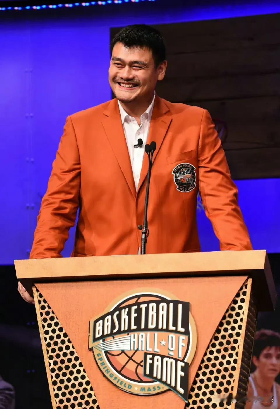 2016年的今天，姚明入选NBA篮球名人堂！