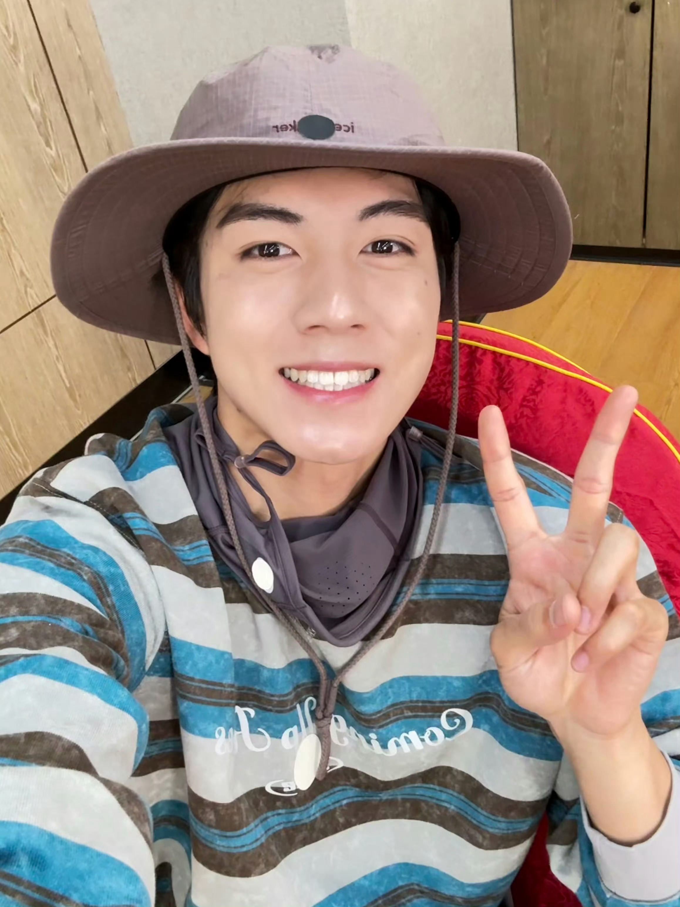 看到一瘸一拐真的很心疼赵一博受伤这是谁都不愿意看到的，等回应.... 