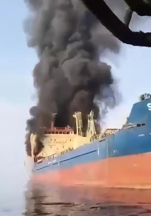 霍尔木兹海峡炮声不断，10多艘油轮被炮弹击中，中方油轮成唯一例外？据伊朗法尔斯通