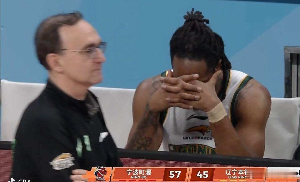 辽宁男篮又创尴尬纪录，队史第一次输给宁波男篮！赛后付豪笑得合不拢嘴，这状态实在让