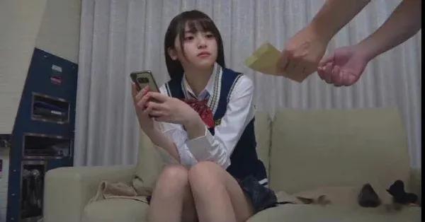 漫画里，男的给女的递纸条，一般都是：请和我交往吧！ ​​​