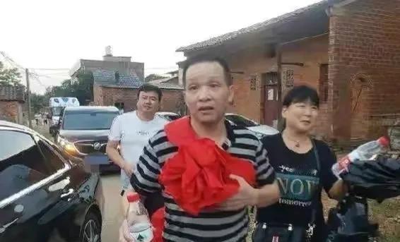 1993年两个小孩被害，张玉环被抓，一关就是27年。那时候证据就是几条麻绳和手上