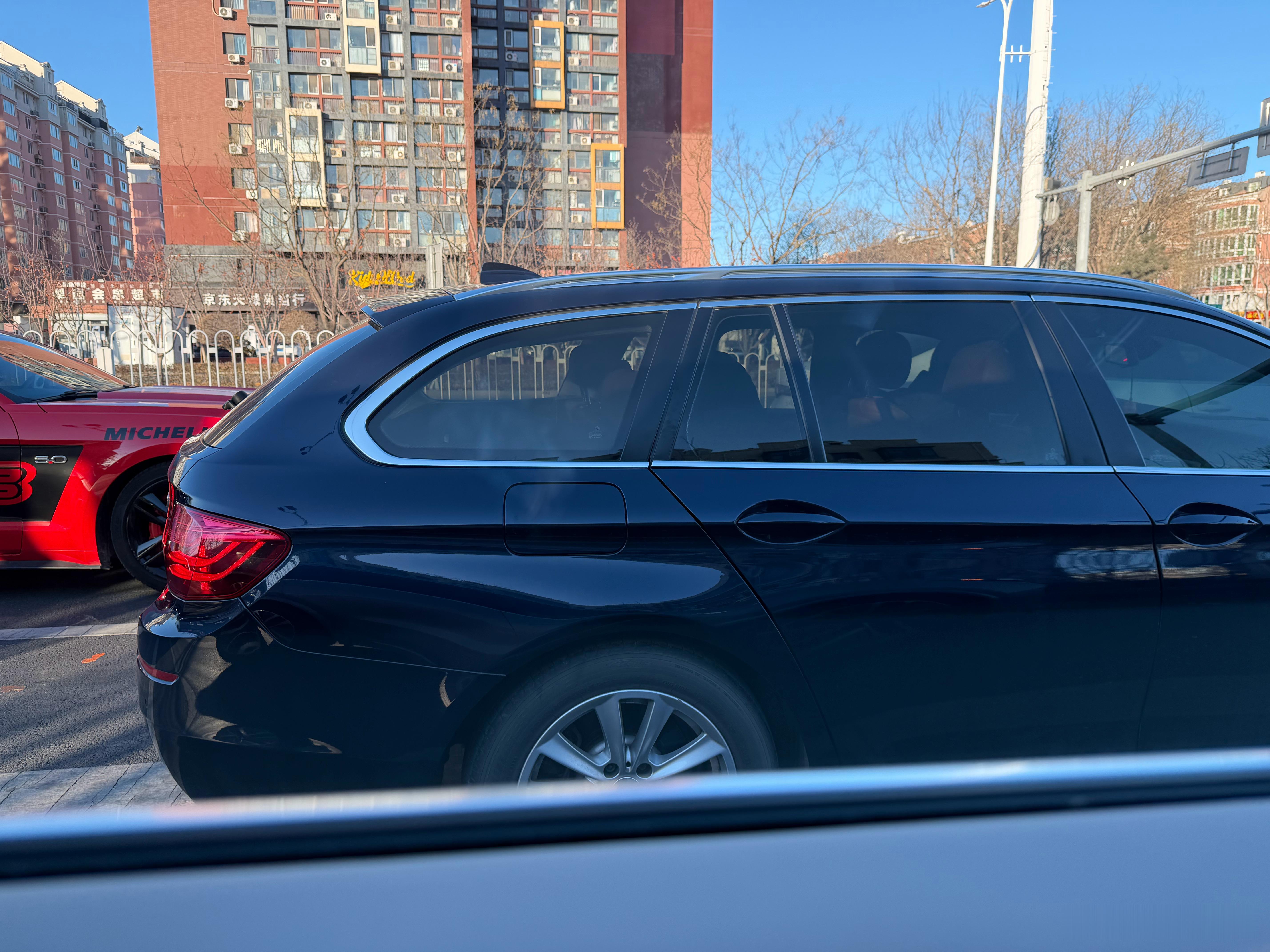 早啊自从和同事说这代五系旅行漂亮后现在几乎天天都能看到按理说这车保有量不多孕妇效