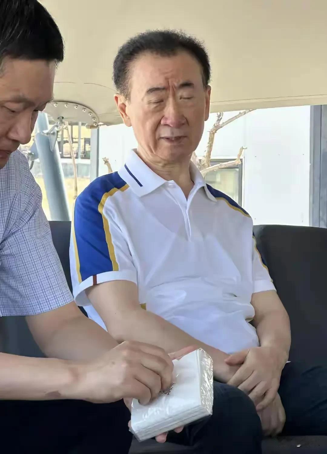 王健林被限高！万达紧急回应，1.8亿纠纷背后是76亿债务与500亿抛售
 
“王