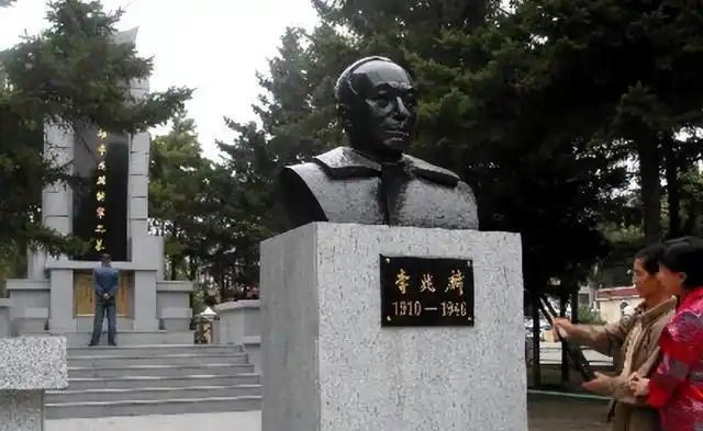 1946年，抗联将领李兆麟去一个年轻女子家里赴约，刚喝了一口茶后，他感觉有些头晕