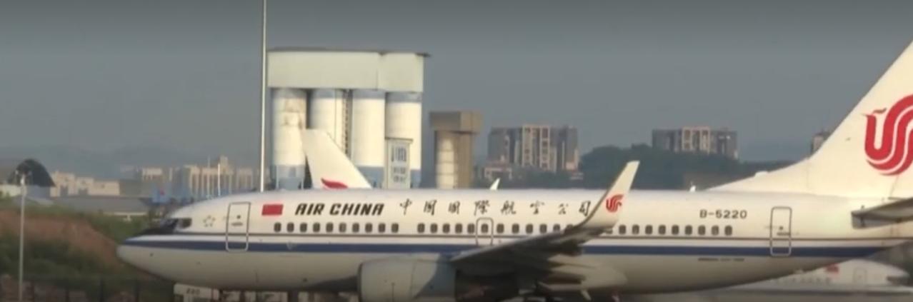 交通强国，向新而行
 
从机场跑道上的银鹰展翅，到高速路网的车水马龙，从四通八达