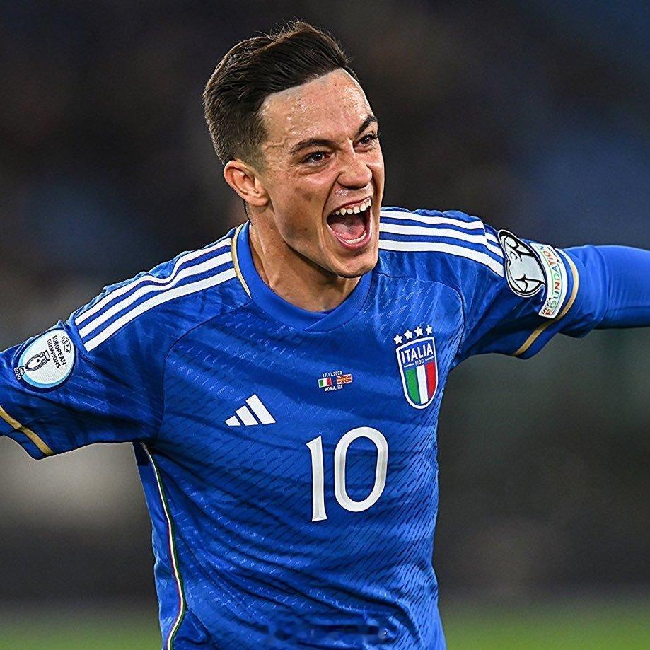 世预赛，拉斯帕多里出场23分钟就完成一次进球和两个助攻，帮助意大利5：0战胜爱沙